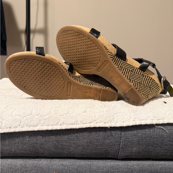 Black and Tan Wedge Sandals - Picture 4 of 4